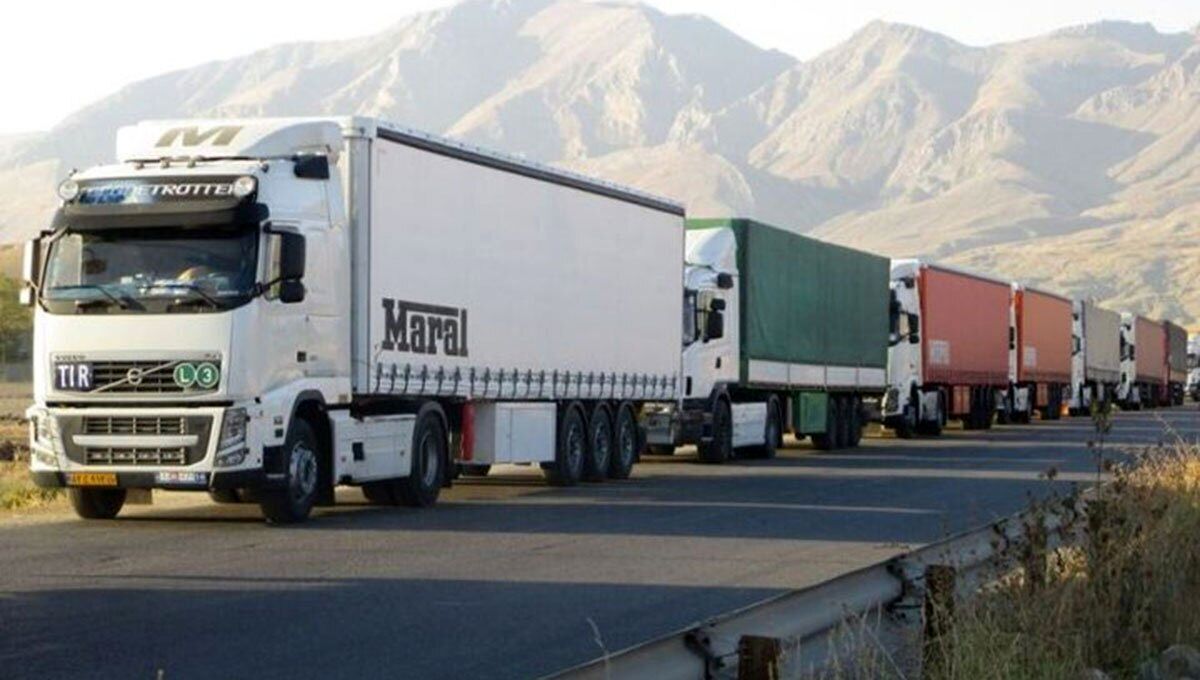 شوک ناگهانی قطعی اینترنت / دهها کامیون در مرز لطف آباد زمینگیر شد