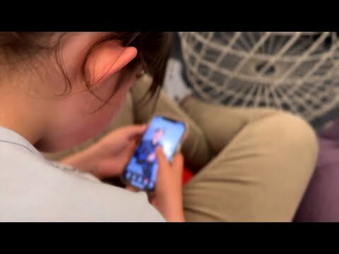 جنجال یک محدودیت بزرگ در بریتانیا؛ اجماع بیسابقه پزشکان علیه نوجوانان/ ماجرا چیست؟